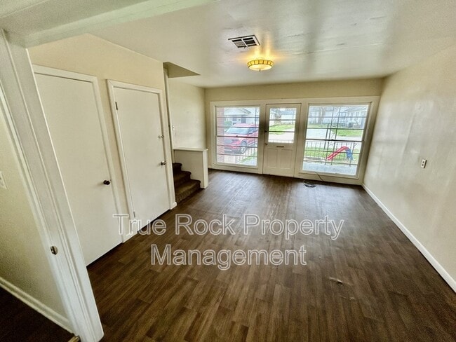 Building Photo - 427 S Center Ave