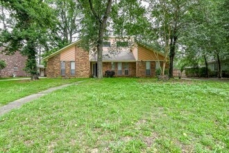 Building Photo - 115 Pine Manor Dr