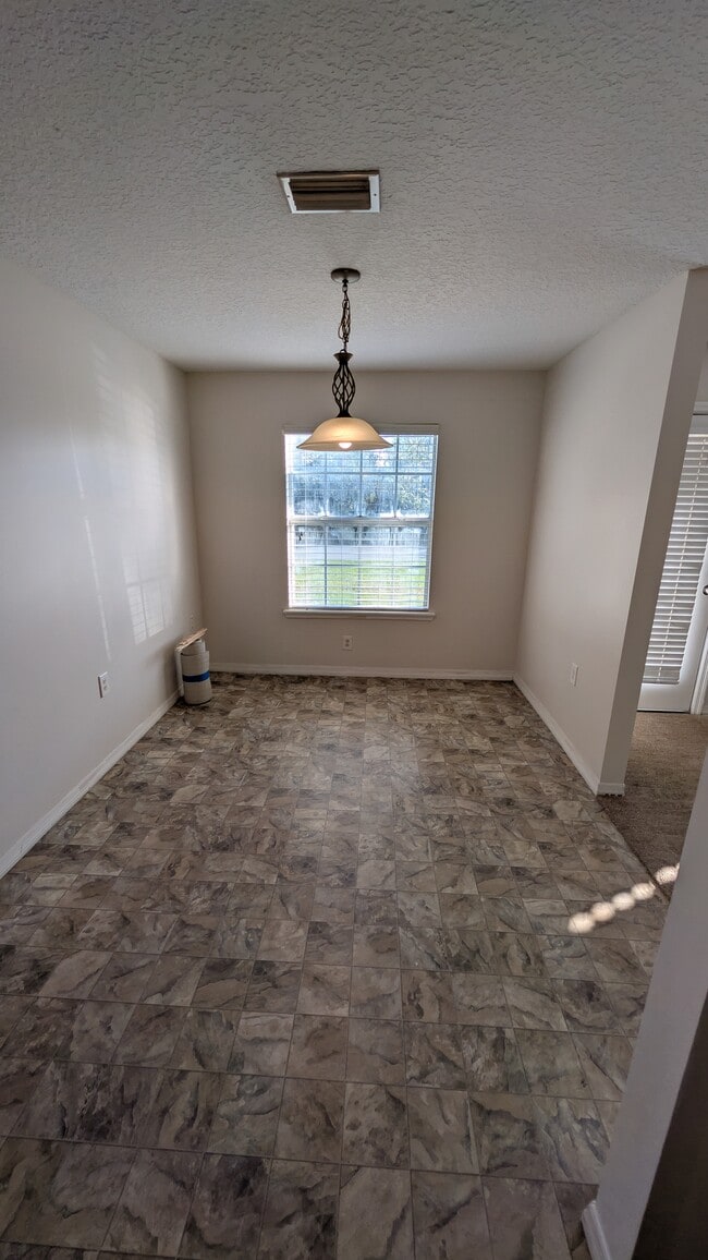 Foto del edificio - 7594 Taylor Field Rd