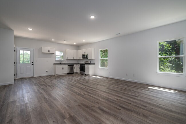 Building Photo - 2429 10th Ave SW