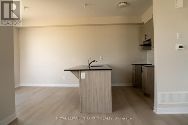 Building Photo - 735 Haflinger Row