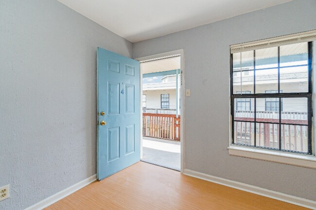 Building Photo - 487 W Ocean View Ave