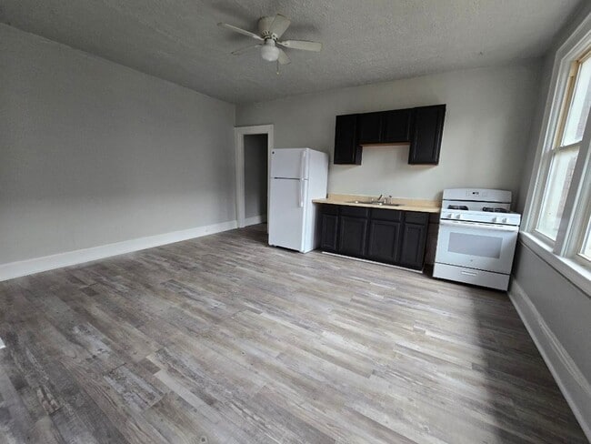 Building Photo - 579 Blair Ave