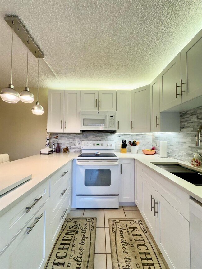 Building Photo - 1765 San Jose Dr