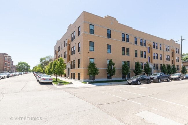 Building Photo - 323 E 44th St
