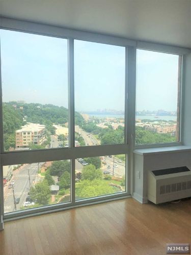 Building Photo - 1611 Hudson Park