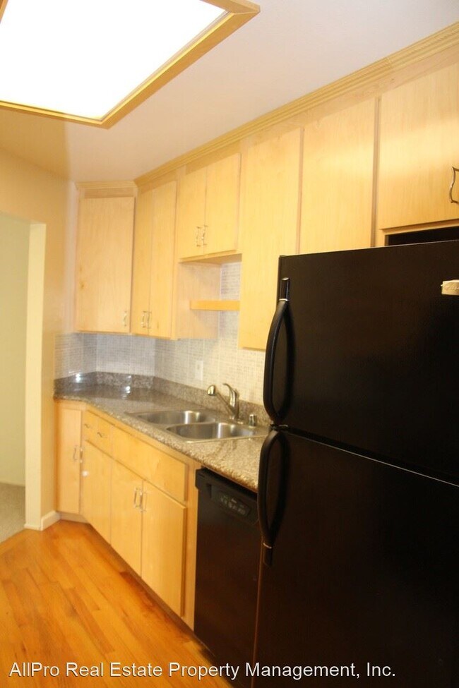 Building Photo - 2 br, 2 bath House - 1995 Barrymore Common E