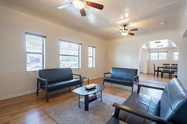 Foto del edificio - 928 E 6th St