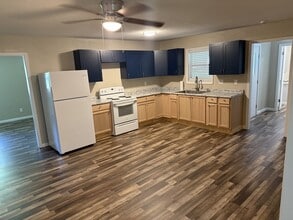 Building Photo - 327 Curia Creek Ln