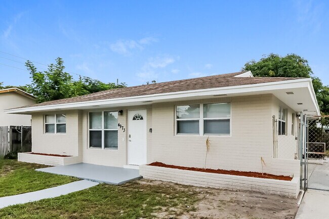 Foto del edificio - 4973 Elmhurst Rd