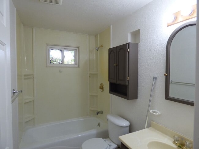 Building Photo - Home In Old Town Longmont!