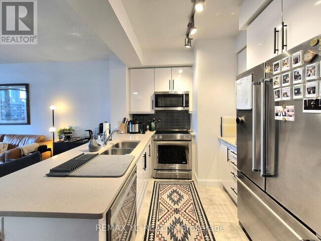 Photo du bâtiment - 825 Church St