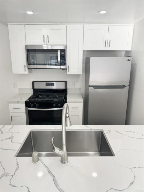 Foto del edificio - 1550 N Fuller Ave
