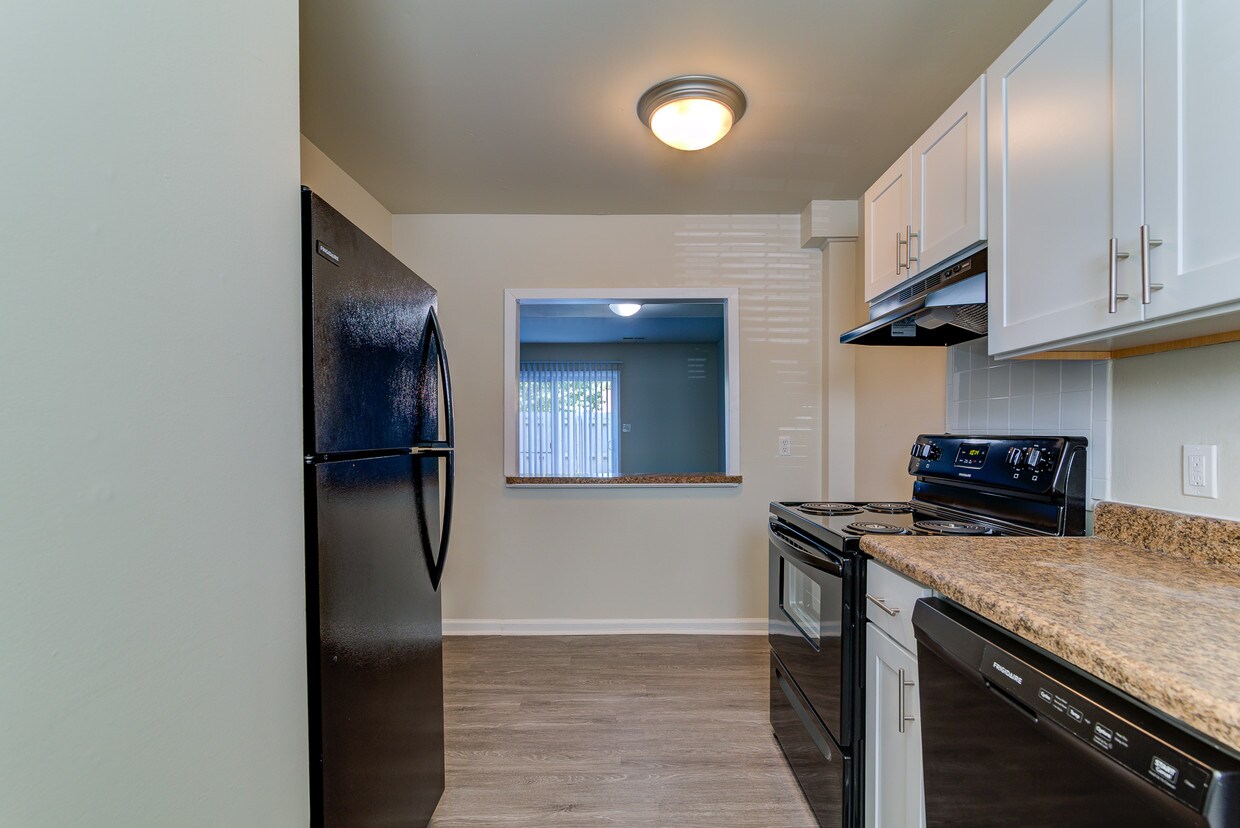 Camelot Village Apartments Salem
