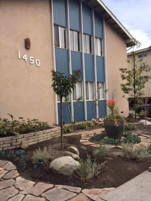 Building Photo - 1450 Barry Ave