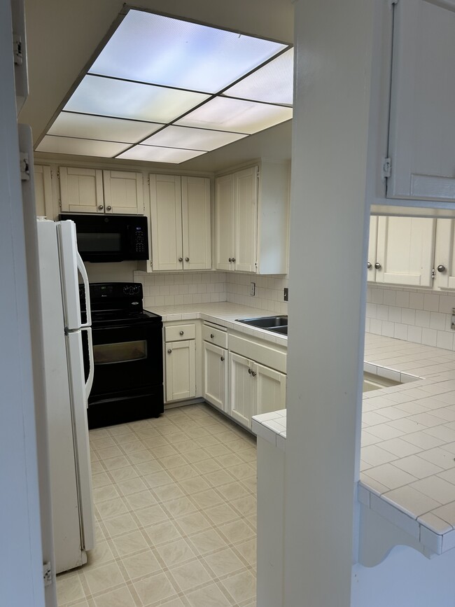 Building Photo - 255 Sea Forest Ct
