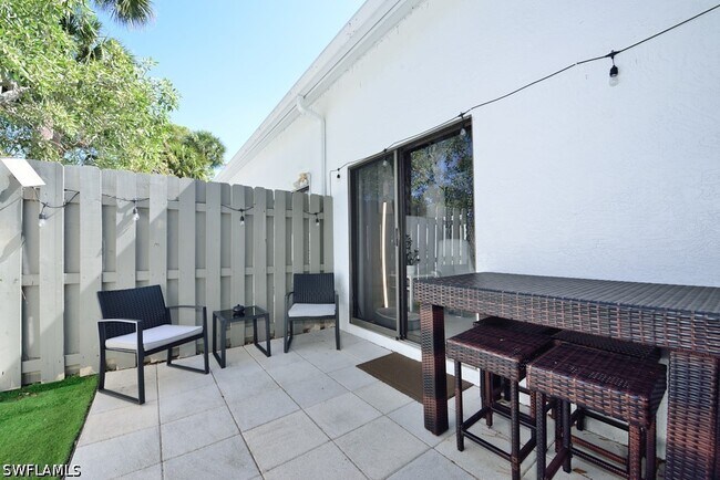 Building Photo - 878 Meadowland Dr