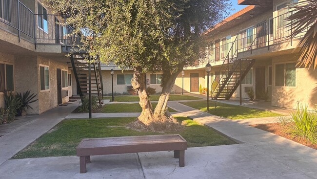 Foto del edificio - Los Arboles Apartments