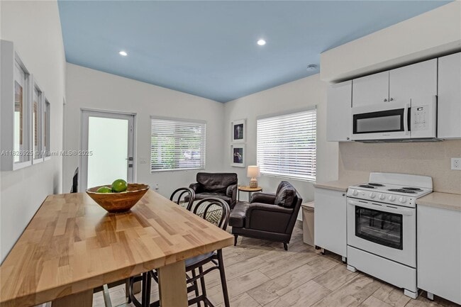 Building Photo - 3850 Charles Ter