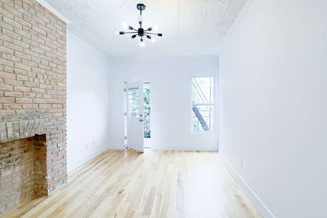 Building Photo - 182 Schaefer St