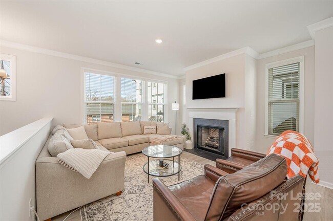 Foto del edificio - 6027 Towering Oaks Dr