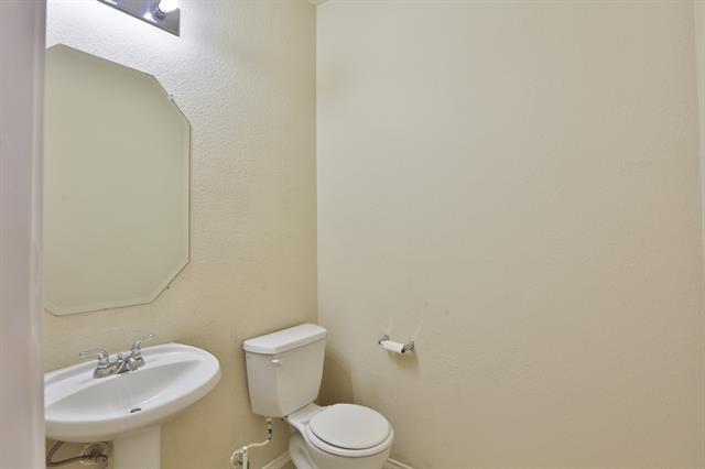 Building Photo - 3108 Kennedy Dr