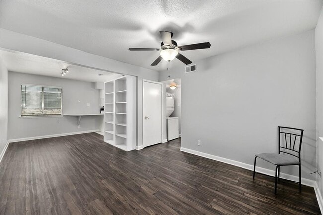 Building Photo - 2408 Longview St