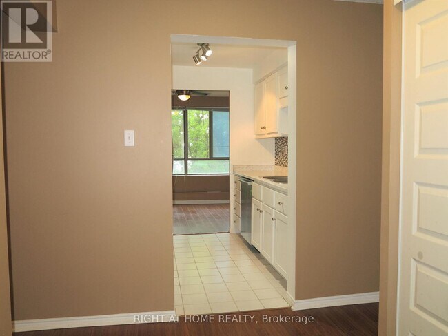 Photo du bâtiment - 570 Proudfoot Ln