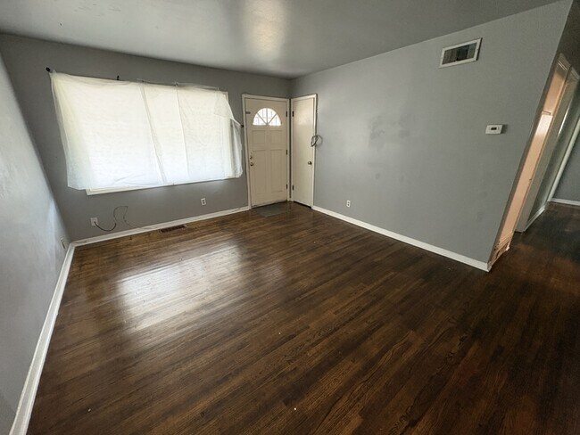 Foto del edificio - 2442 N Pittsburg Ave