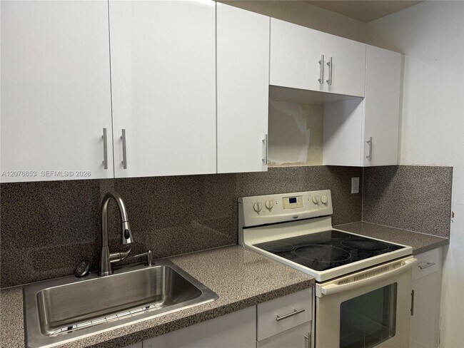 Foto del edificio - 6055 W 19th Ave