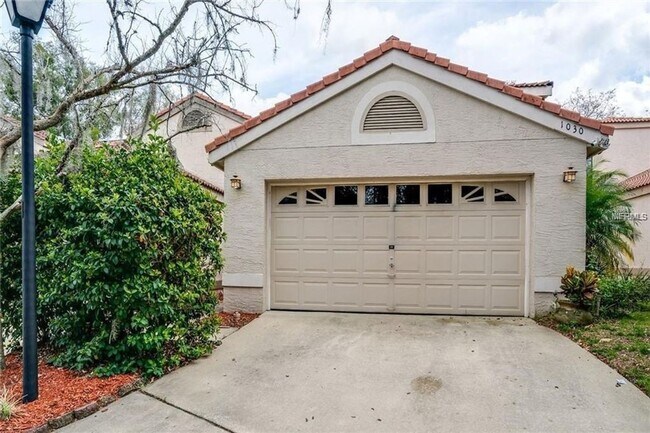 Foto del edificio - 1030 Knoll Wood Ct
