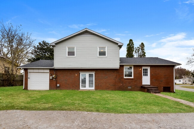 Building Photo - 301 Copeland Rd