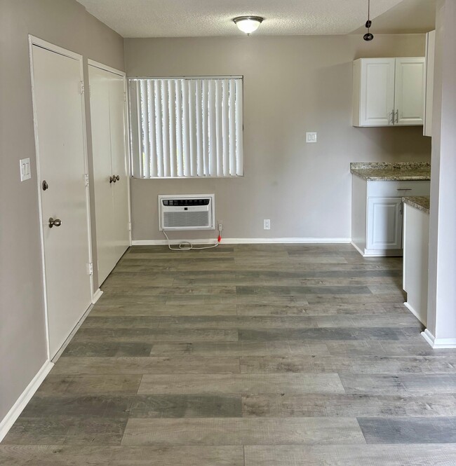 Photo - 409 N Los Robles Ave (Pasadena, CA) Apartment