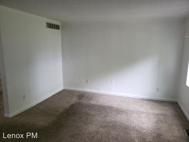 Building Photo - 2 br, 1 bath House - 687 Scottwood