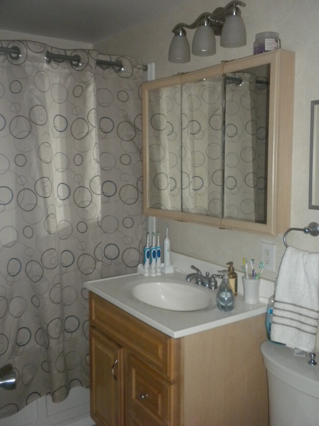 Bathroom - 611 Shelton Ave NE