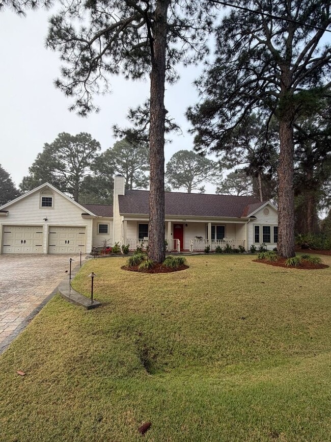Building Photo - Newly Renovated 3 bedroom home in the heart of Miramar Beach!