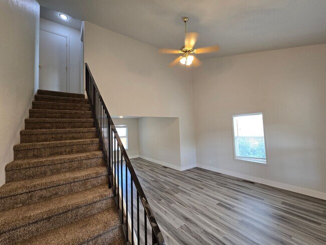 Building Photo - Hurry! This Home Won't Last!
