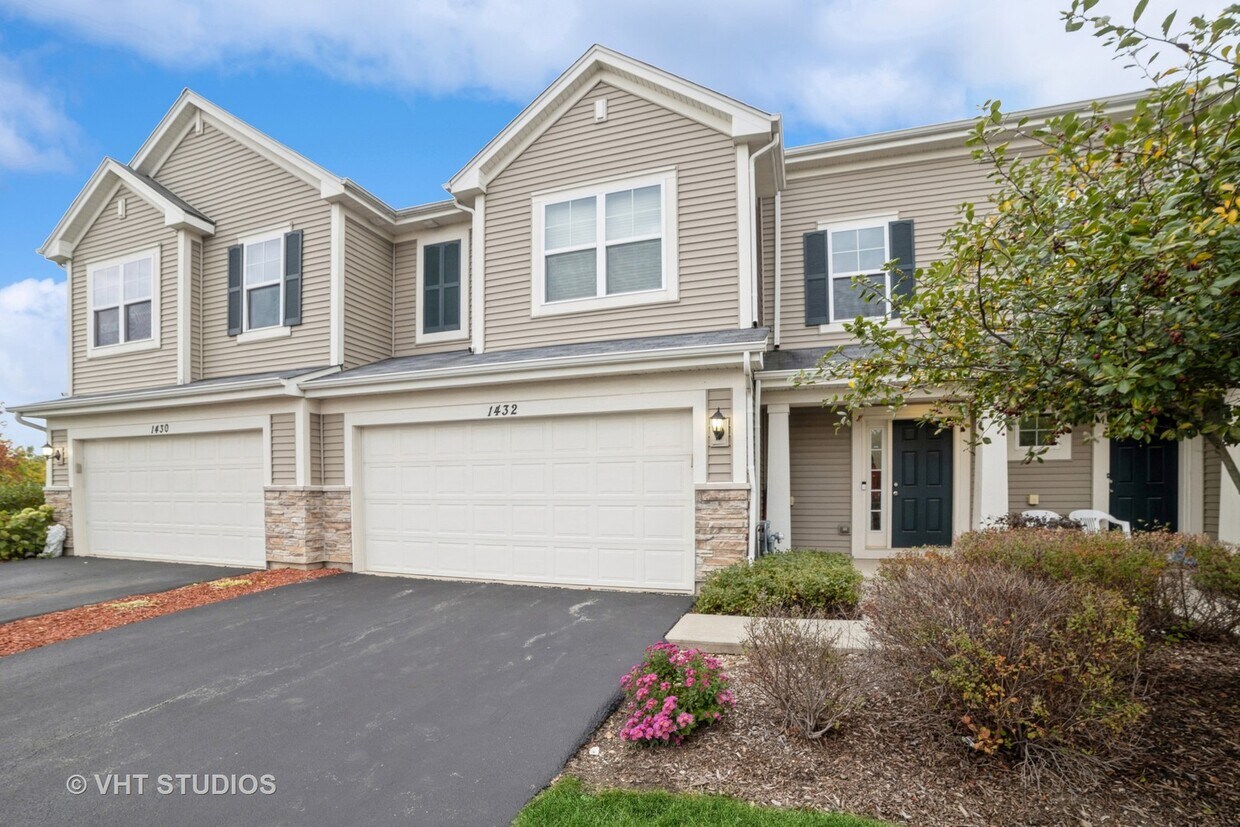 1432 Bar Harbor Ct, Pingree Grove, IL 60140 Townhome Rentals in