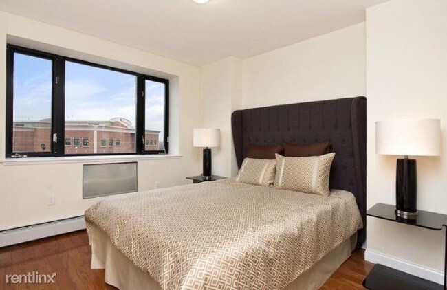 Building Photo - 456 W 167th St