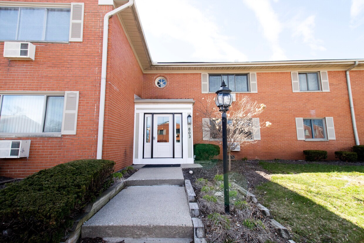 803 Plate St Unit 208, Rochester, MI 48307 Condo for Rent in