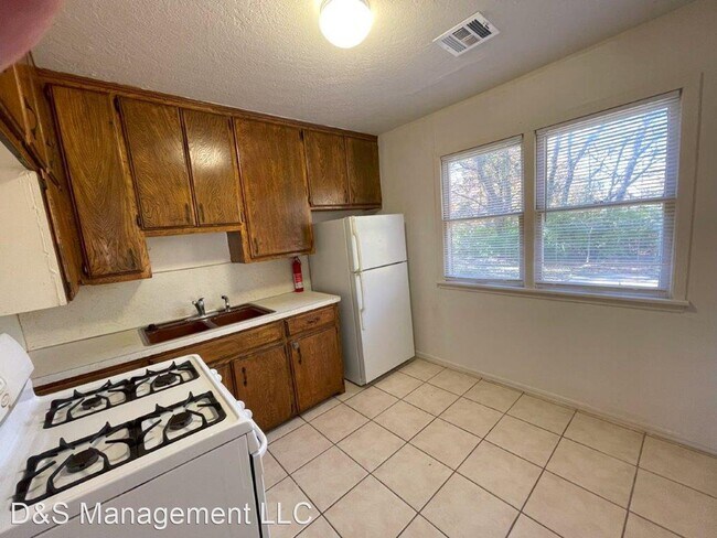 Building Photo - 2 br, 1 bath House - 706 Tollie Dr