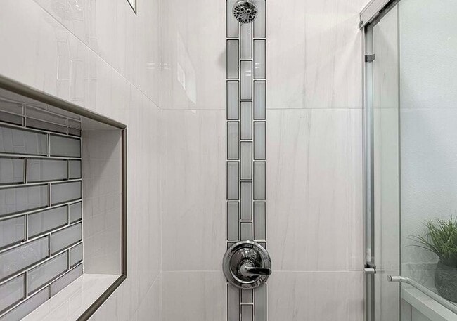 Building Photo - Beautiful 3–4 Bedroom Santa Ana Home with Large Kitchen