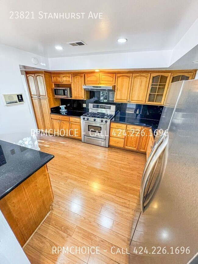 Foto del edificio - 23821 Stanhurst Ave