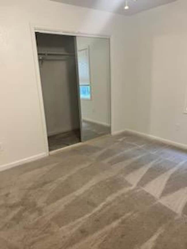 Building Photo - Comfort & Privacy!