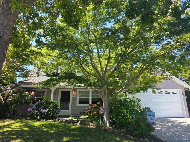 Building Photo - 191 Pickwick Dr