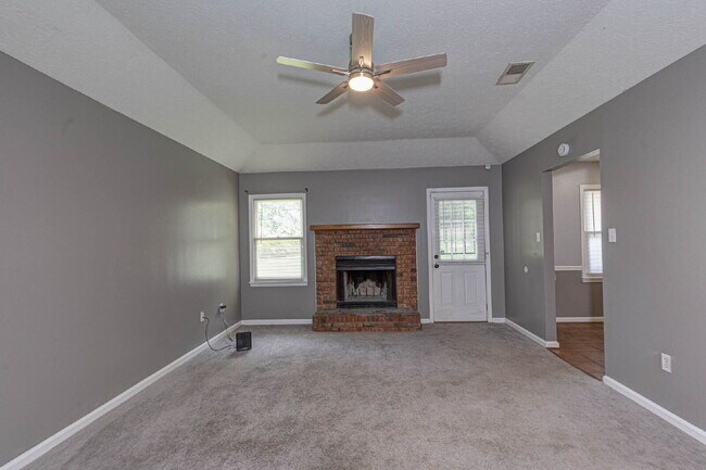Building Photo - Move-In Ready 3/2 in Columbus | Appliances + W/D + Lawn Care + Pest Control Included | $1,600/mo