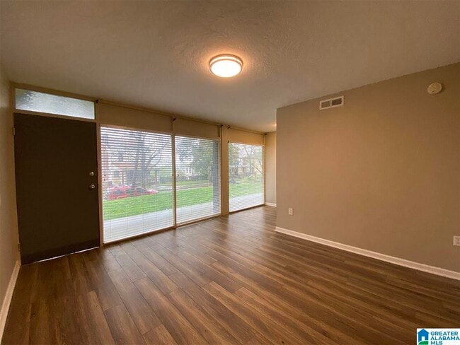 Building Photo - 2990 Rhodes Cir S