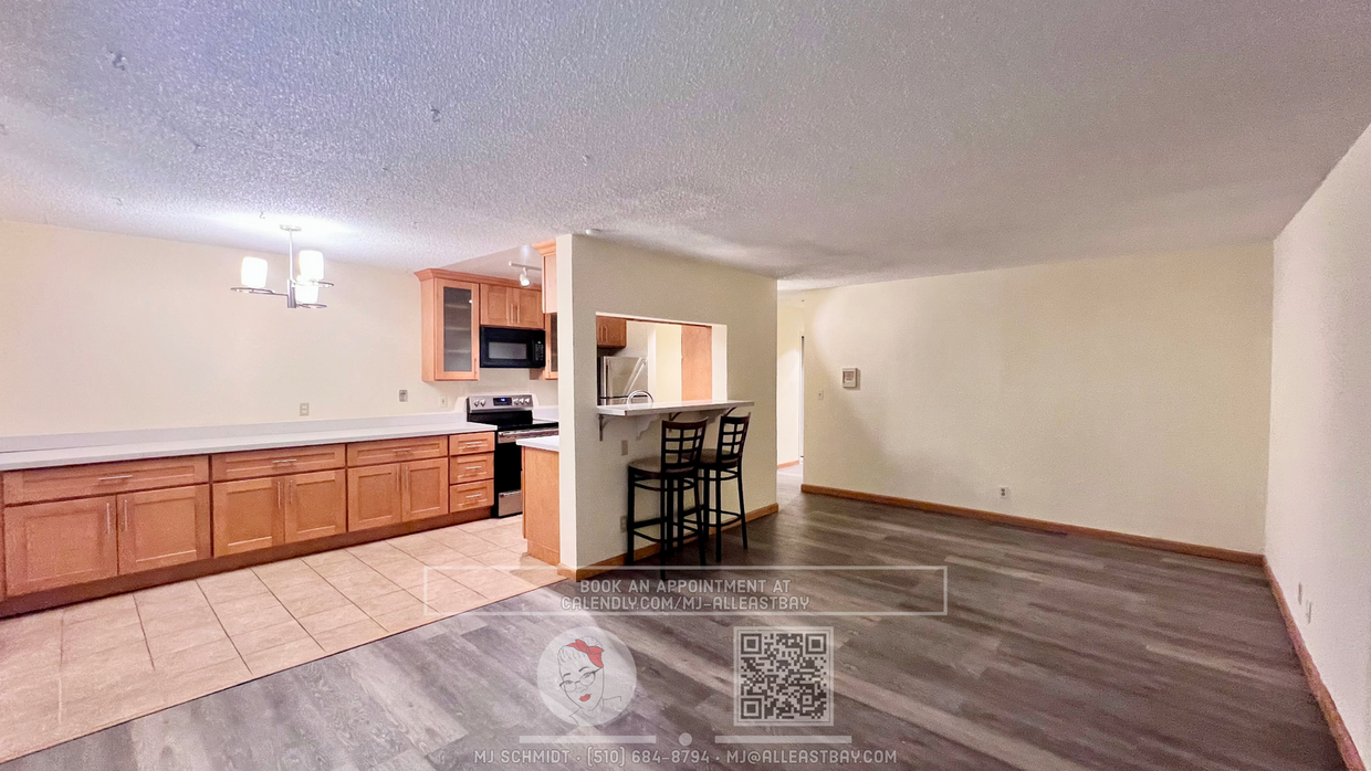 Primary Photo - Beautiful 2 bedroom located in sought afte...