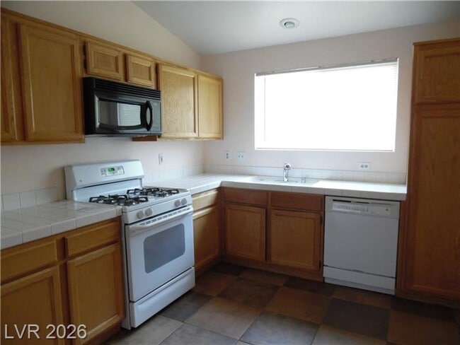Foto del edificio - ONE STORY - 2 BEDROOM WITH 2 CAR GARAGE