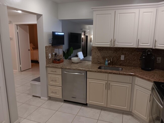 Building Photo - 13125 Chadwick Ct